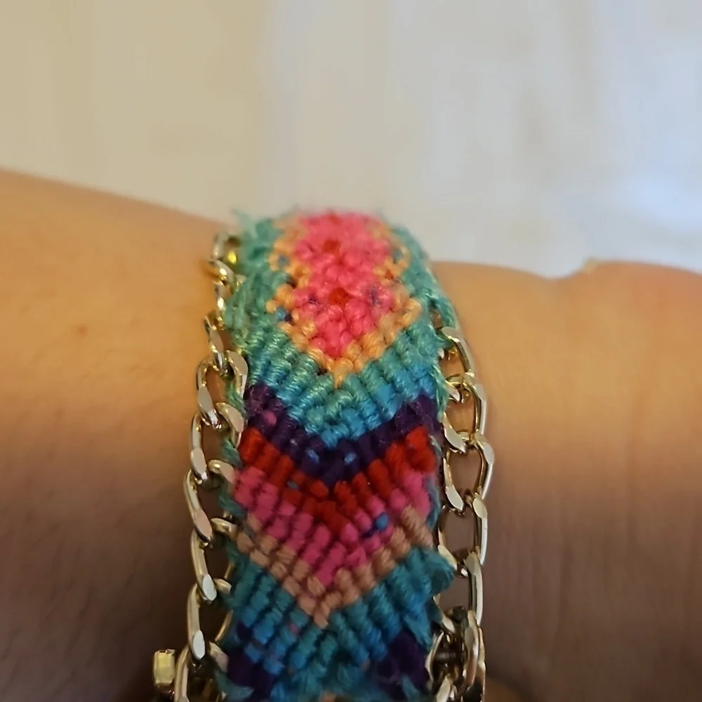 🪅 Artisanal Friendship Bracelet Watch